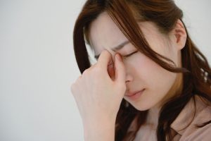 めまいの女性