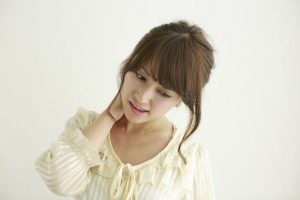 筋肉痛の女性