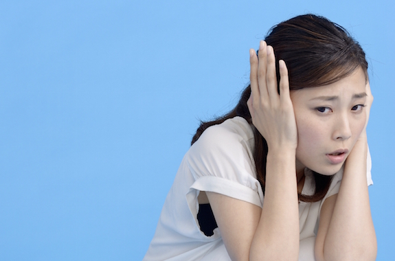 耳のかさぶたの原因は何ですか?